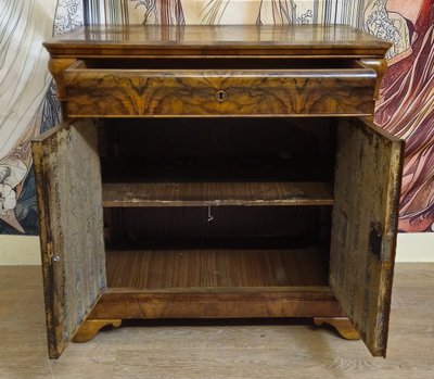 Buffet a doucine / Commode époque Restauration en noyer – XIXe siècle