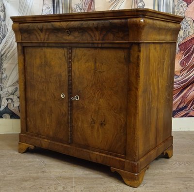 Buffet a doucine / Commode époque Restauration en noyer – XIXe siècle