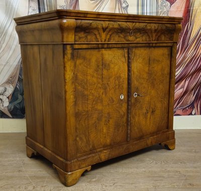 Buffet a doucine / Commode époque Restauration en noyer – XIXe siècle