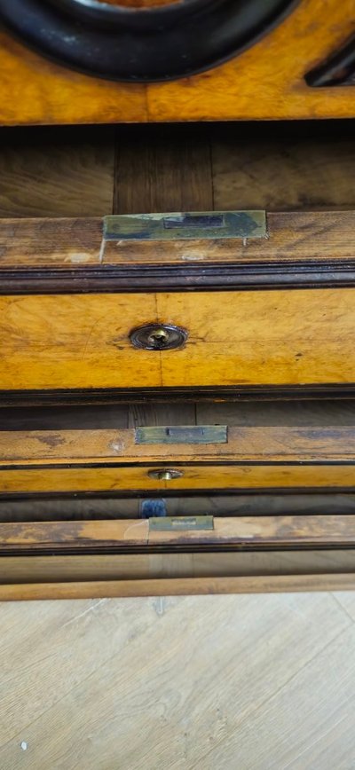 Commode époque Charles X en érable et poirier noirçi (vers 1820)