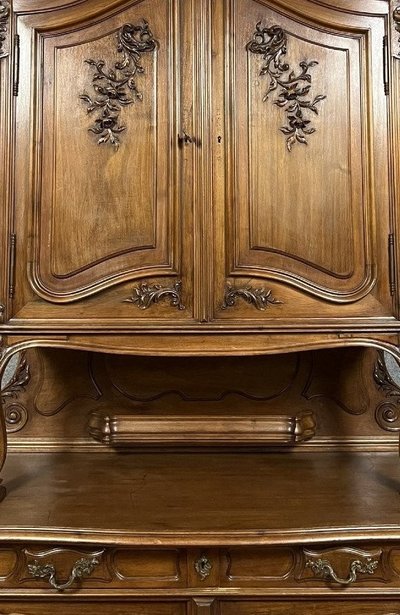 Buffet deux corps Louis XV en noyer – vers 1850