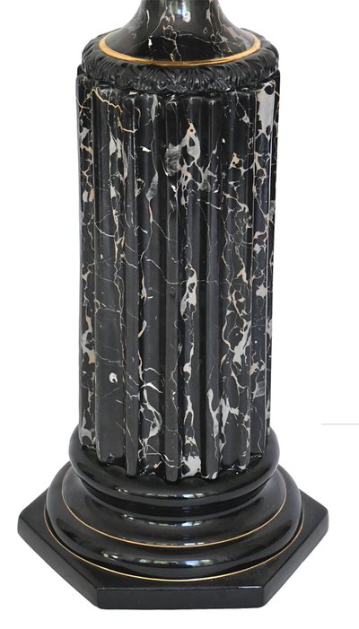 Tommaso Barbi pour B. Ceramiche - Important vase avec sa colonne en céramique imitant le marbre