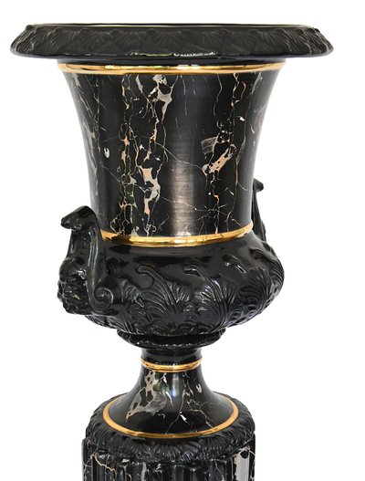 Tommaso Barbi pour B. Ceramiche - Important vase avec sa colonne en céramique imitant le marbre