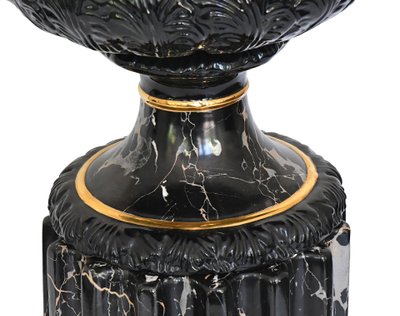 Tommaso Barbi pour B. Ceramiche - Important vase avec sa colonne en céramique imitant le marbre