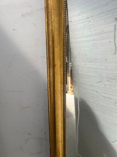 Specchio dorato in stile Rocaille in legno e stucco dorato XIX secolo