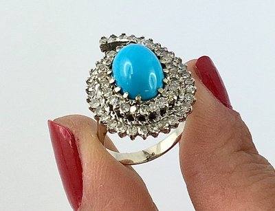 Bague Forme Poire  Cabochon De Turquoise Double Entourage Diamants Sur Or Blanc