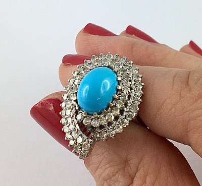 Bague Forme Poire  Cabochon De Turquoise Double Entourage Diamants Sur Or Blanc