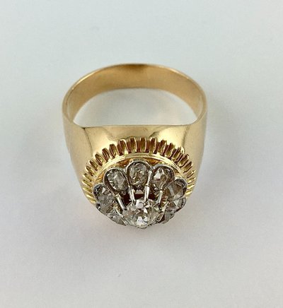 Anello a cupola con rosetta di diamanti taglio antico su oro rosa e platino
