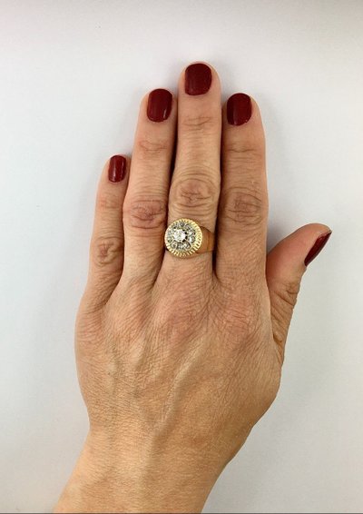 Anello a cupola con rosetta di diamanti taglio antico su oro rosa e platino