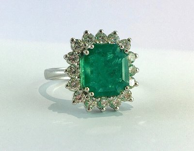 Bague Pompadour Emeraude  Entourage Diamants Sur Platine