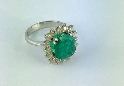 Bague Pompadour Emeraude  Entourage Diamants Sur Platine