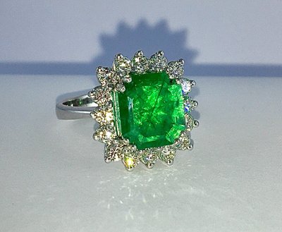 Bague Pompadour Emeraude  Entourage Diamants Sur Platine