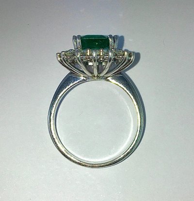 Bague Pompadour Emeraude  Entourage Diamants Sur Platine