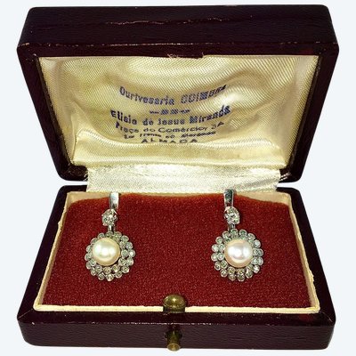 Schlanke Ohrringe Blumen Blumen Akoya Japanische Zuchtperlen Diamanten /Weißgold Ecrin