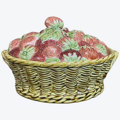Basket of strawberries in Sarreguemines barbotine, 1930s