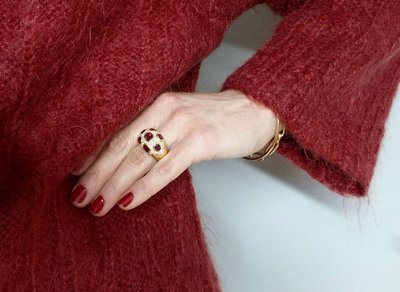 Bague Boule Rubis  Et Pavage De Diamants Sur Or Jaune