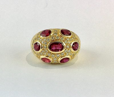 Bague Boule Rubis  Et Pavage De Diamants Sur Or Jaune