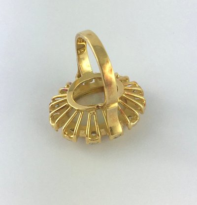 Bague Marguerite Opale d’Australie Entourage Diamants sur Or Jaune