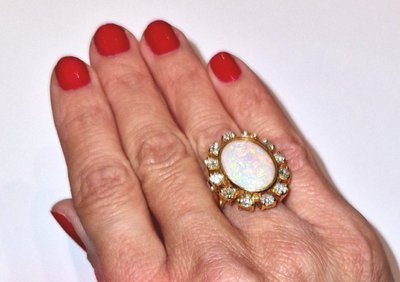 Bague Marguerite Opale d’Australie Entourage Diamants sur Or Jaune