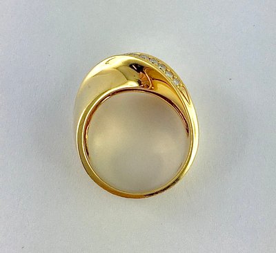 Twisted Ribbon Ring with Knot Effect and Diamond Line on Yellow Gold