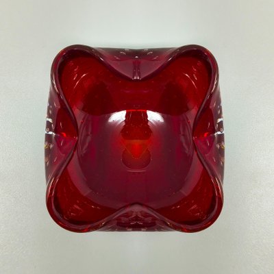 Posacenere o portacenere rosso di metà secolo 1960 in vetro di Murano Bullicante di Flavio Poli
