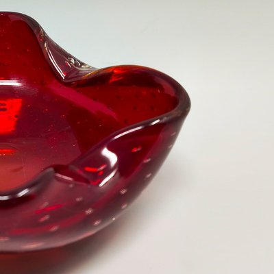 Posacenere o portacenere rosso di metà secolo 1960 in vetro di Murano Bullicante di Flavio Poli