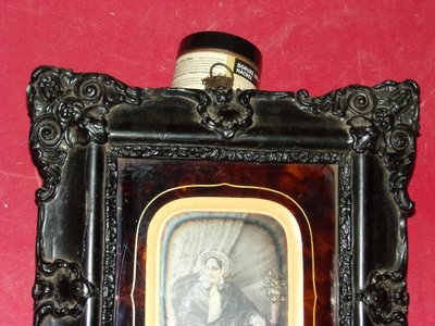 Daguerreotype with its frame, 19th century.