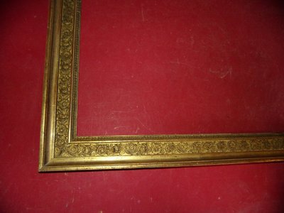 Cornice del XIX secolo in legno dorato.