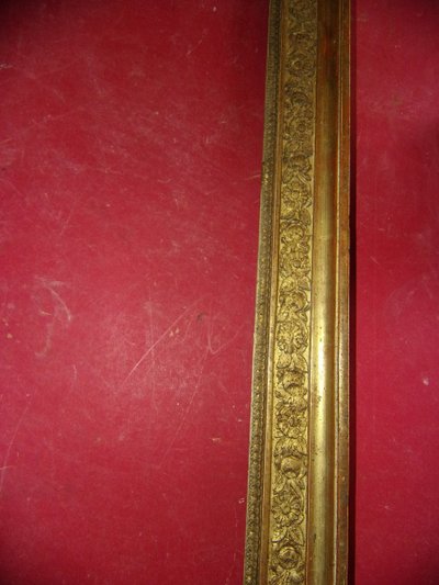 Cornice del XIX secolo in legno dorato.