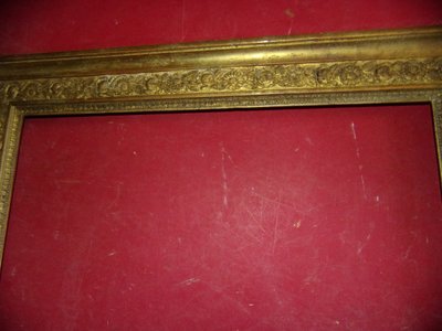 Cornice del XIX secolo in legno dorato.