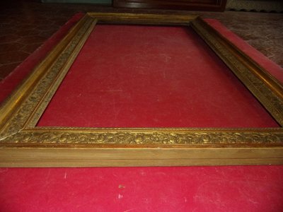 Cornice del XIX secolo in legno dorato.