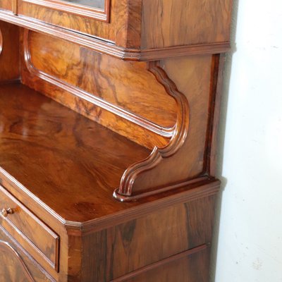 Antiker Sideboard-Schrank aus Nussbaumholz, Italien, Mitte des 19. Jahrhunderts
