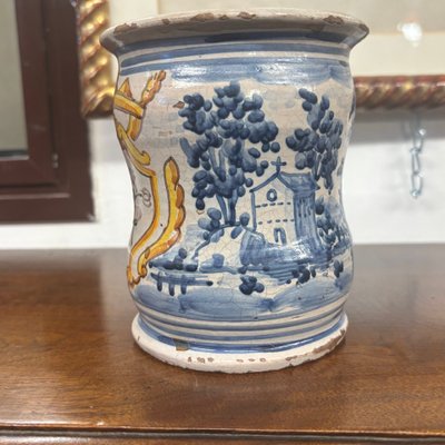 Pot de pharmacie Albarello ancien orné d'armoiries et d'une couronne. Naples, XVIIIe siècle. Hauteur : 13,50 cm.