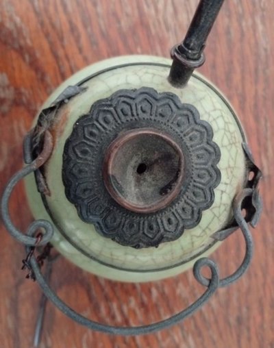 Pipe à eau chinoise en grès émaillé vert – Dynastie Qing, XIXe siècle