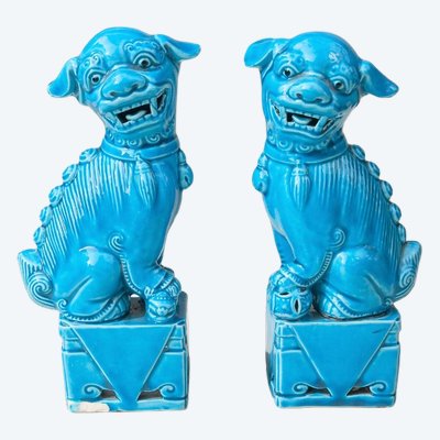 Paar blaue Foo-Hunde – Blaue chinesische glasierte Keramik – Mitte des 20. Jahrhunderts