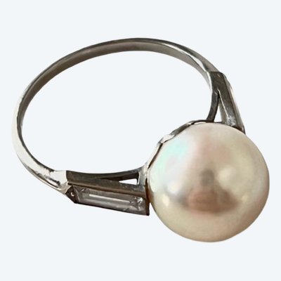 Antiker Platinring mit einer Zuchtperle (ca. 10 mm) und Baguette-Diamanten – Anfang des 20. Jahrhunderts