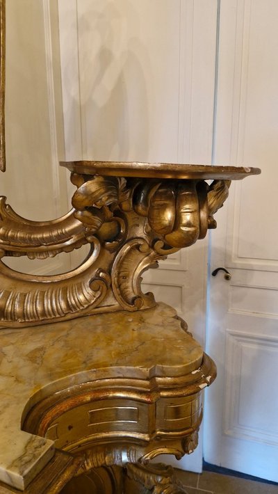 Vergoldete Holzkommode mit Adlerverzierung