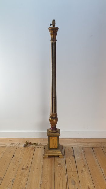 Lampadaire en bois polychromé circa 1970