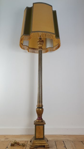 Lampadaire en bois polychromé circa 1970