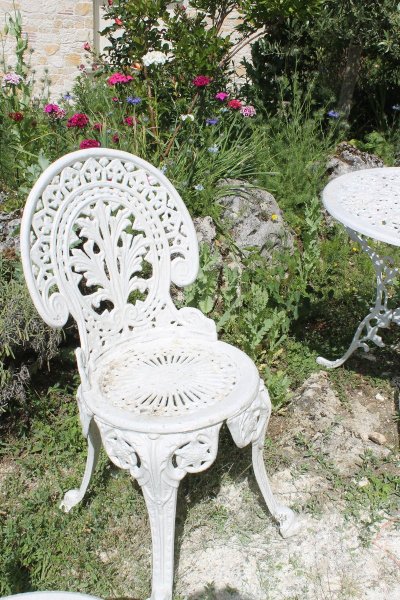 Salon de jardin style Art Nouveau en fonte d'aluminium peint en blanc époque 20ème
