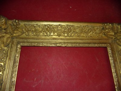Cornice del XIX secolo in legno dorato.