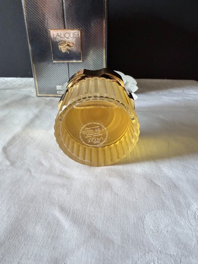 Lalique – “Les Mascottes” Flacon de parfum en cristal satiné – Lion sculpté
