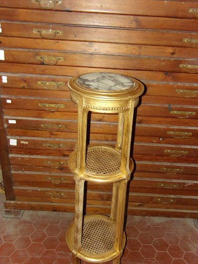 Tavolino del XIX secolo in legno dorato.