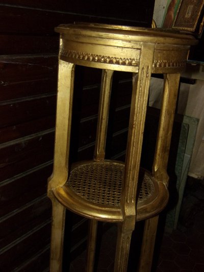 Tavolino del XIX secolo in legno dorato.