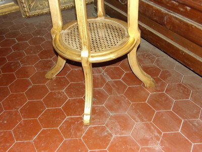 Tavolino del XIX secolo in legno dorato.