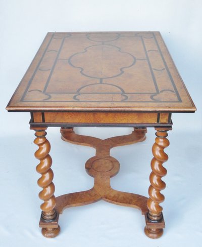 Table de style Louis XIII, époque  N III.  