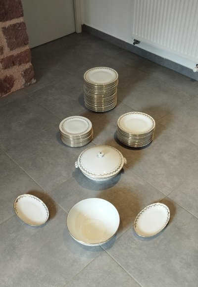 C. Grégoire porcelain dinner service, Wheat Ears, 49 pieces, circa 1920-1935, Art Deco