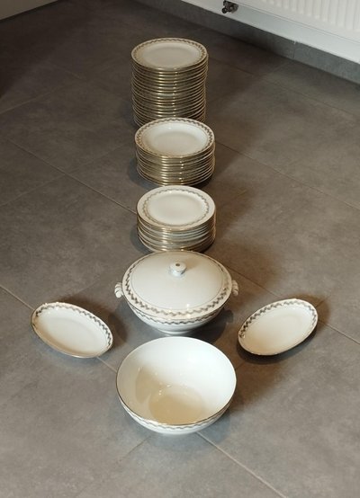 C. Grégoire porcelain dinner service, Wheat Ears, 49 pieces, circa 1920-1935, Art Deco