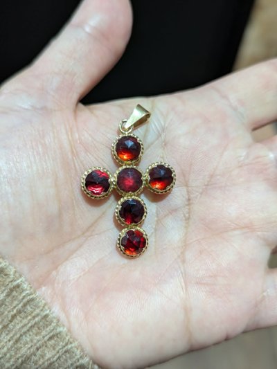 Pendentif Croix Or 18k et Grenat de Catalan Bijou traditionnel