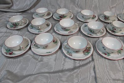 Service à thé et à café en faïence de Lunéville décor Reverbère floral époque 20ème